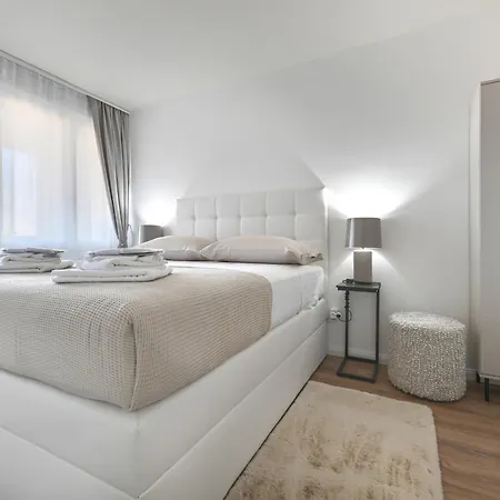 Apartment Luxury Fani & Sons