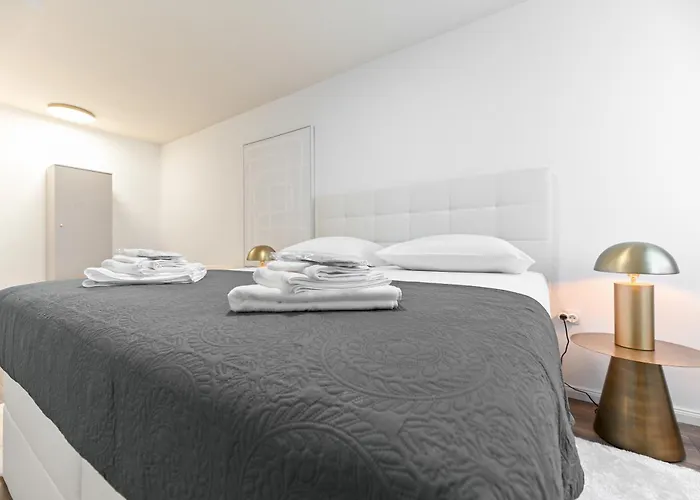 Luxury Fani & Sons *